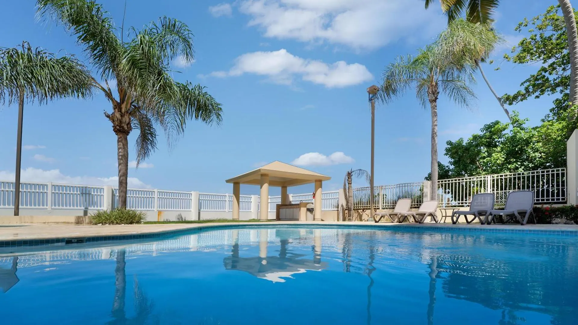 Lägenhet Beachfront Penthouse With Ocean And Sunset Views At Pelican Reef #703 Rincón
